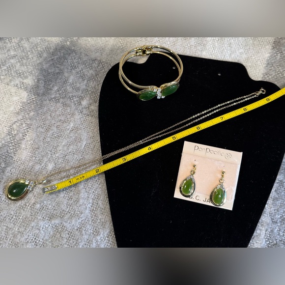 Authentic B.C. Jade Set of Gold Tone Earrings Necklace & Bracelet - Picture 13 of 15